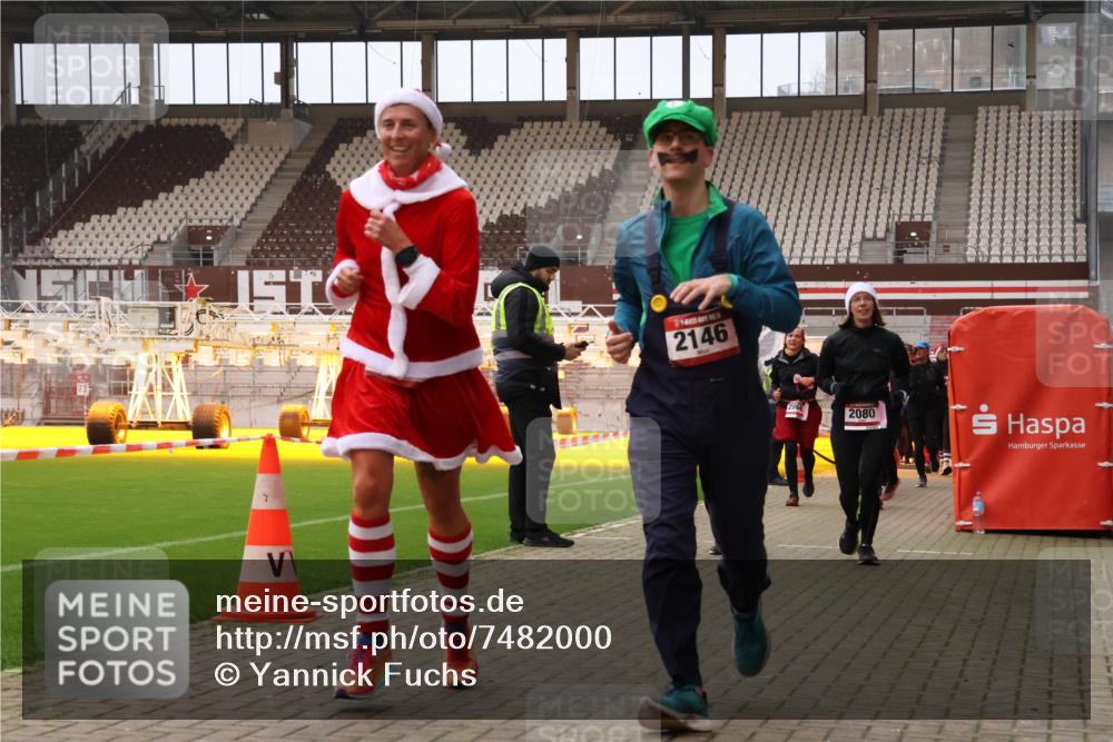 08.12.2024 - St. Pauli X-Mass-Run No. 14 Yannick Fuchs http://msf.ph/oto/7482000 08.12.2024 10:05:37 Ziel 126, 620, 751, 949, 1178, 1605, 1643, 1650, 1957, 2056, 2080, 2146, 2864, 2866, 2889, 2890, 2903, 2904, 3114, 3302, 3339 meine-sportfotos.de