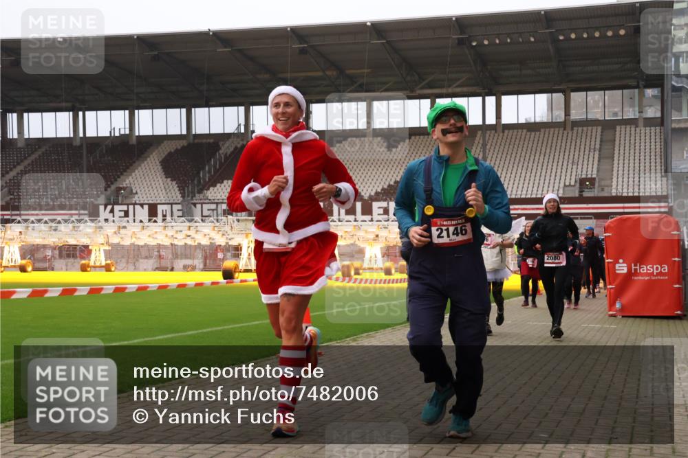 08.12.2024 - St. Pauli X-Mass-Run No. 14 Yannick Fuchs http://msf.ph/oto/7482006 08.12.2024 10:05:38 Ziel 126, 620, 751, 932, 949, 1178, 1605, 1643, 1650, 1957, 2056, 2077, 2080, 2146, 2603, 2864, 2866, 2903, 2904, 3114, 3302, 3339 meine-sportfotos.de