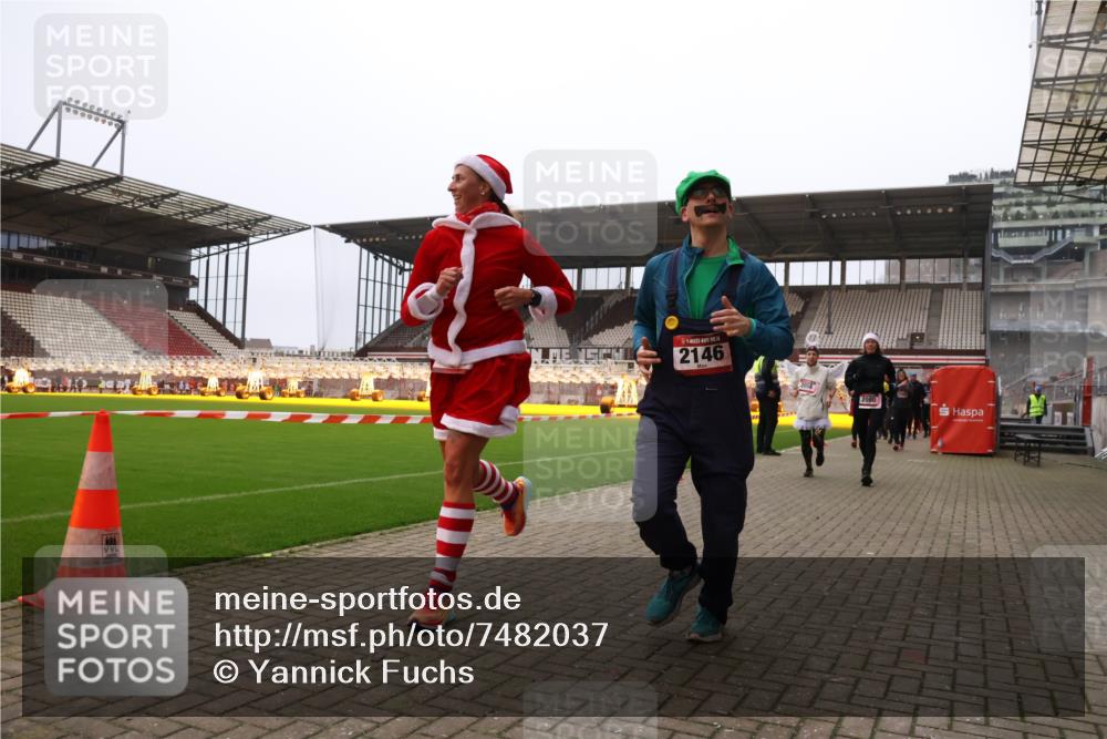 08.12.2024 - St. Pauli X-Mass-Run No. 14 Yannick Fuchs http://msf.ph/oto/7482037 08.12.2024 10:05:38 Ziel 126, 620, 751, 932, 949, 1178, 1605, 1643, 1650, 1957, 2056, 2077, 2080, 2146, 2603, 2864, 2866, 2903, 2904, 3114, 3302, 3339 meine-sportfotos.de