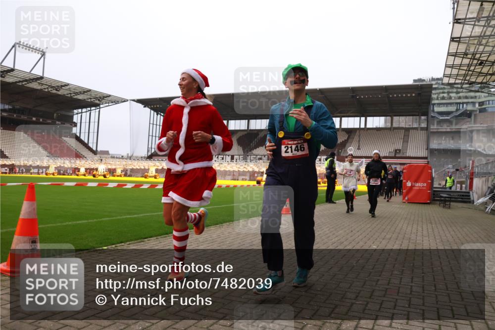 08.12.2024 - St. Pauli X-Mass-Run No. 14 Yannick Fuchs http://msf.ph/oto/7482039 08.12.2024 10:05:38 Ziel 126, 620, 751, 932, 949, 1178, 1605, 1643, 1650, 1957, 2056, 2077, 2080, 2146, 2603, 2864, 2866, 2903, 2904, 3114, 3302, 3339 meine-sportfotos.de