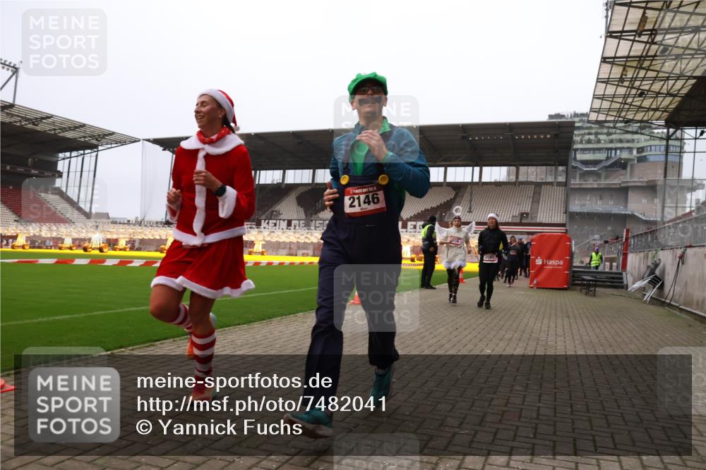 08.12.2024 - St. Pauli X-Mass-Run No. 14 Yannick Fuchs http://msf.ph/oto/7482041 08.12.2024 10:05:38 Ziel 126, 620, 751, 932, 949, 1178, 1605, 1643, 1650, 1957, 2056, 2077, 2080, 2146, 2603, 2864, 2866, 2903, 2904, 3114, 3302, 3339 meine-sportfotos.de
