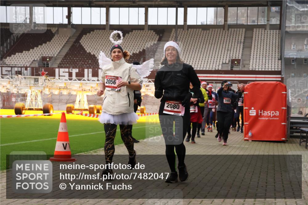 08.12.2024 - St. Pauli X-Mass-Run No. 14 Yannick Fuchs http://msf.ph/oto/7482047 08.12.2024 10:05:40 Ziel 126, 620, 751, 932, 949, 1178, 1605, 1643, 1650, 1957, 2056, 2077, 2080, 2146, 2306, 2308, 2344, 2435, 2603, 2864, 2866, 2908, 3114, 3302, 3339 meine-sportfotos.de