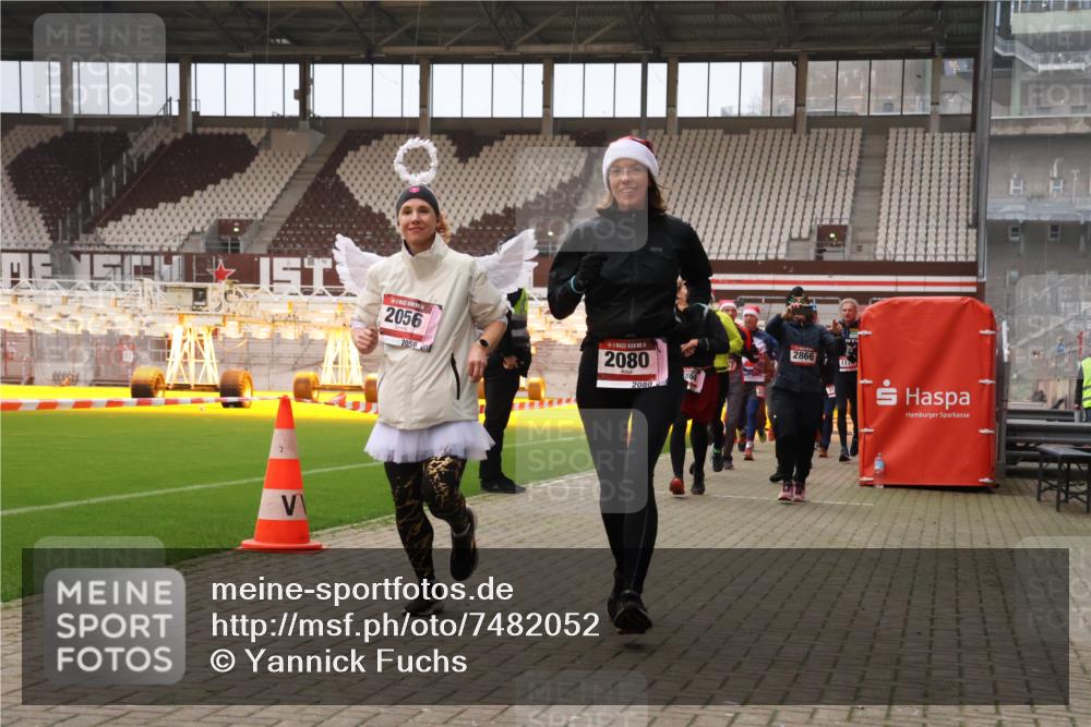 08.12.2024 - St. Pauli X-Mass-Run No. 14 Yannick Fuchs http://msf.ph/oto/7482052 08.12.2024 10:05:40 Ziel 126, 620, 751, 932, 949, 1178, 1605, 1643, 1650, 1957, 2056, 2077, 2080, 2146, 2306, 2308, 2344, 2435, 2603, 2864, 2866, 2908, 3114, 3302, 3339 meine-sportfotos.de