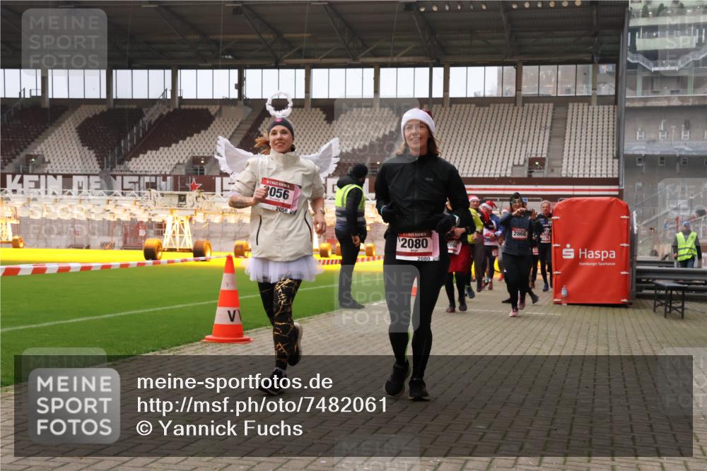 08.12.2024 - St. Pauli X-Mass-Run No. 14 Yannick Fuchs http://msf.ph/oto/7482061 08.12.2024 10:05:40 Ziel 126, 620, 751, 932, 949, 1178, 1605, 1643, 1650, 1957, 2056, 2077, 2080, 2146, 2306, 2308, 2344, 2435, 2603, 2864, 2866, 2908, 3114, 3302, 3339 meine-sportfotos.de