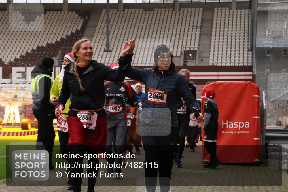 08.12.2024 - St. Pauli X-Mass-Run No. 14 Yannick Fuchs http://msf.ph/oto/7482115 08.12.2024 10:05:42 Ziel 126, 751, 932, 1178, 1605, 1643, 1650, 1957, 2056, 2077, 2080, 2146, 2306, 2308, 2344, 2435, 2603, 2864, 2866, 2908, 3114, 3302, 3339 meine-sportfotos.de