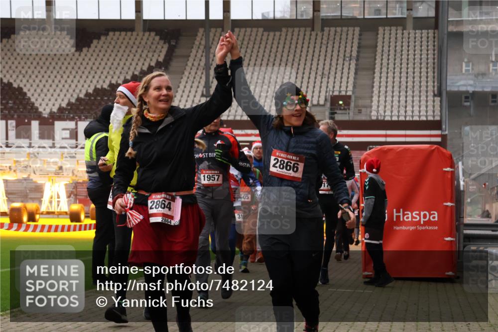 08.12.2024 - St. Pauli X-Mass-Run No. 14 Yannick Fuchs http://msf.ph/oto/7482124 08.12.2024 10:05:43 Ziel 126, 751, 932, 1178, 1605, 1643, 1650, 1957, 2056, 2077, 2080, 2146, 2306, 2308, 2344, 2435, 2603, 2864, 2866, 2908, 3114, 3118, 3302, 3339 meine-sportfotos.de