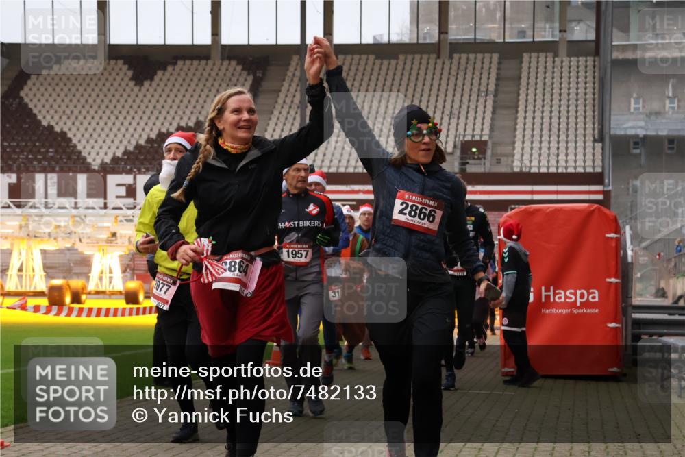 08.12.2024 - St. Pauli X-Mass-Run No. 14 Yannick Fuchs http://msf.ph/oto/7482133 08.12.2024 10:05:43 Ziel 126, 751, 932, 1178, 1605, 1643, 1650, 1957, 2056, 2077, 2080, 2146, 2306, 2308, 2344, 2435, 2603, 2864, 2866, 2908, 3114, 3118, 3302, 3339 meine-sportfotos.de