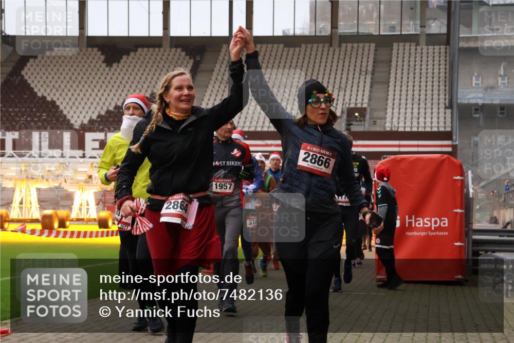 08.12.2024 - St. Pauli X-Mass-Run No. 14 Yannick Fuchs http://msf.ph/oto/7482136 08.12.2024 10:05:43 Ziel 126, 751, 932, 1178, 1605, 1643, 1650, 1957, 2056, 2077, 2080, 2146, 2306, 2308, 2344, 2435, 2603, 2864, 2866, 2908, 3114, 3118, 3302, 3339 meine-sportfotos.de