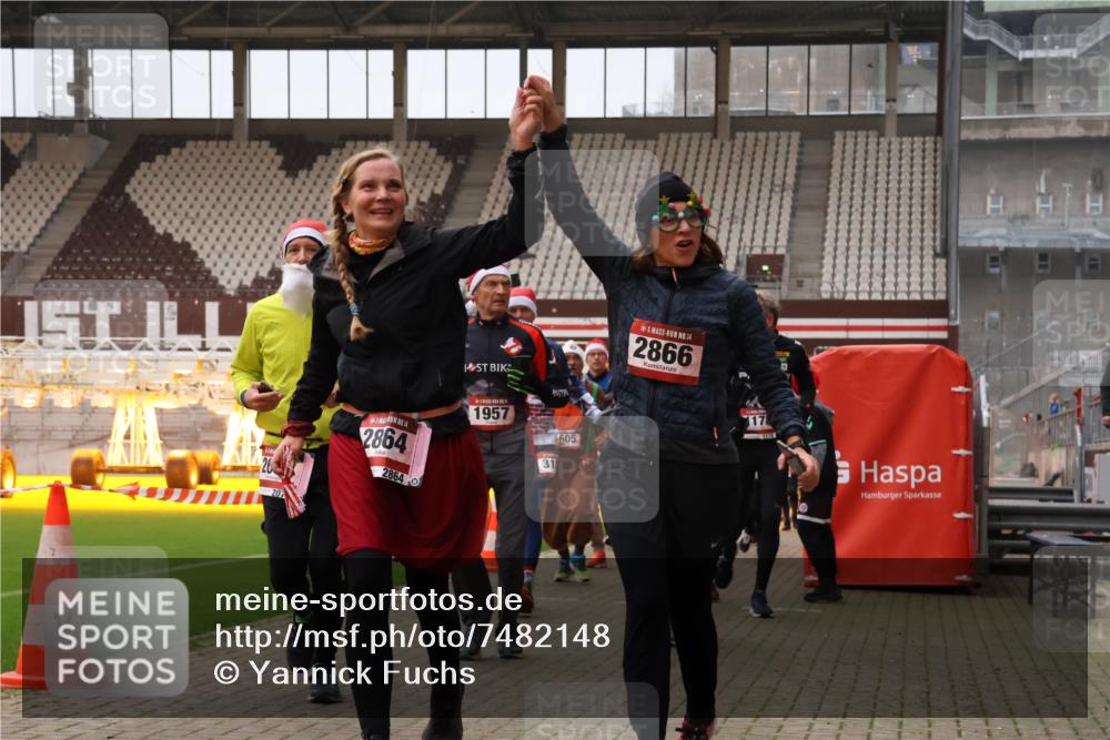 08.12.2024 - St. Pauli X-Mass-Run No. 14 Yannick Fuchs http://msf.ph/oto/7482148 08.12.2024 10:05:43 Ziel 126, 751, 932, 1178, 1605, 1643, 1650, 1957, 2056, 2077, 2080, 2146, 2306, 2308, 2344, 2435, 2603, 2864, 2866, 2908, 3114, 3118, 3302, 3339 meine-sportfotos.de