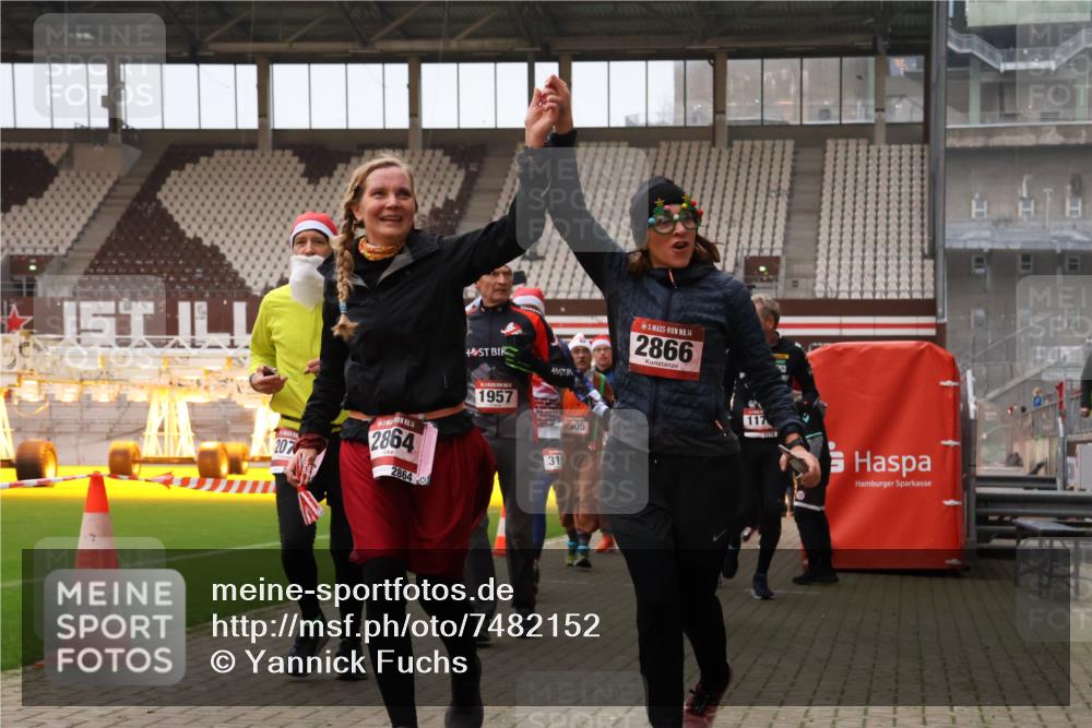 08.12.2024 - St. Pauli X-Mass-Run No. 14 Yannick Fuchs http://msf.ph/oto/7482152 08.12.2024 10:05:43 Ziel 126, 751, 932, 1178, 1605, 1643, 1650, 1957, 2056, 2077, 2080, 2146, 2306, 2308, 2344, 2435, 2603, 2864, 2866, 2908, 3114, 3118, 3302, 3339 meine-sportfotos.de