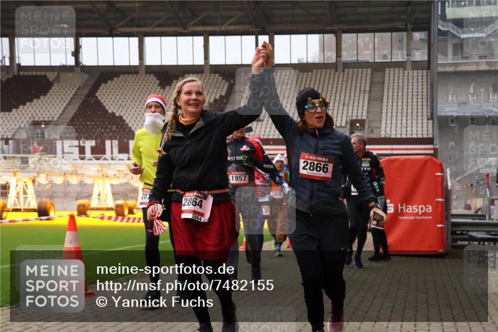 08.12.2024 - St. Pauli X-Mass-Run No. 14 Yannick Fuchs http://msf.ph/oto/7482155 08.12.2024 10:05:43 Ziel 126, 751, 932, 1178, 1605, 1643, 1650, 1957, 2056, 2077, 2080, 2146, 2306, 2308, 2344, 2435, 2603, 2864, 2866, 2908, 3114, 3118, 3302, 3339 meine-sportfotos.de