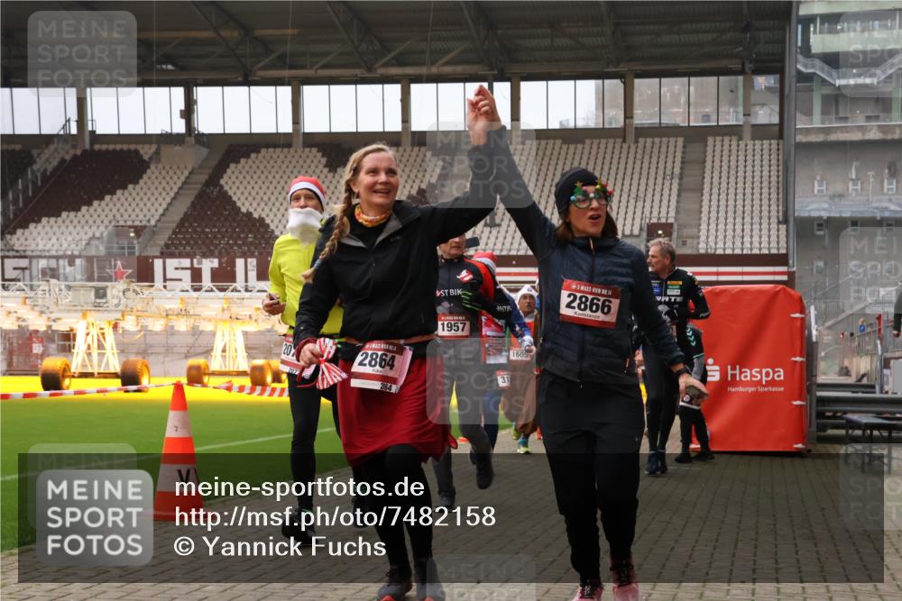 08.12.2024 - St. Pauli X-Mass-Run No. 14 Yannick Fuchs http://msf.ph/oto/7482158 08.12.2024 10:05:43 Ziel 126, 751, 932, 1178, 1605, 1643, 1650, 1957, 2056, 2077, 2080, 2146, 2306, 2308, 2344, 2435, 2603, 2864, 2866, 2908, 3114, 3118, 3302, 3339 meine-sportfotos.de