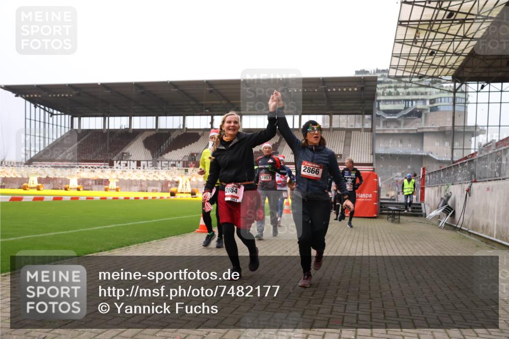 08.12.2024 - St. Pauli X-Mass-Run No. 14 Yannick Fuchs http://msf.ph/oto/7482177 08.12.2024 10:05:44 Ziel 126, 751, 932, 1178, 1605, 1643, 1650, 1957, 2056, 2077, 2080, 2146, 2306, 2308, 2344, 2435, 2603, 2864, 2866, 2908, 3114, 3118, 3302, 3339 meine-sportfotos.de