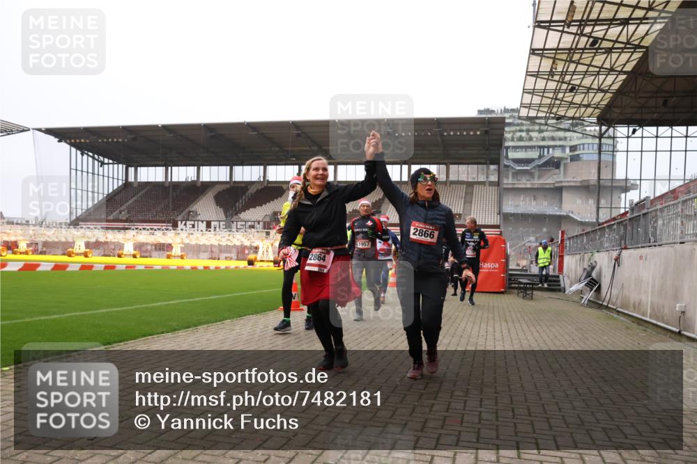 08.12.2024 - St. Pauli X-Mass-Run No. 14 Yannick Fuchs http://msf.ph/oto/7482181 08.12.2024 10:05:44 Ziel 126, 751, 932, 1178, 1605, 1643, 1650, 1957, 2056, 2077, 2080, 2146, 2306, 2308, 2344, 2435, 2603, 2864, 2866, 2908, 3114, 3118, 3302, 3339 meine-sportfotos.de