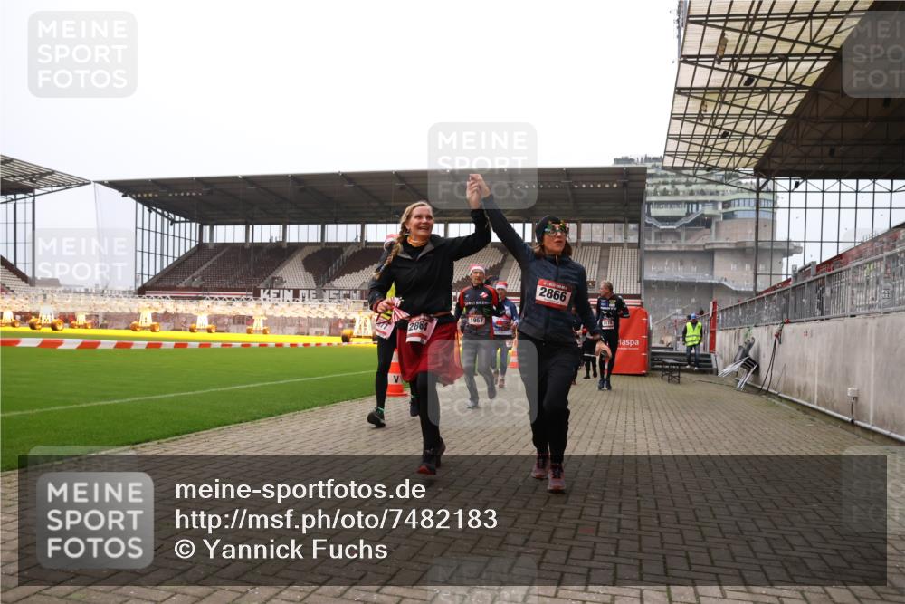 08.12.2024 - St. Pauli X-Mass-Run No. 14 Yannick Fuchs http://msf.ph/oto/7482183 08.12.2024 10:05:44 Ziel 126, 751, 932, 1178, 1605, 1643, 1650, 1957, 2056, 2077, 2080, 2146, 2306, 2308, 2344, 2435, 2603, 2864, 2866, 2908, 3114, 3118, 3302, 3339 meine-sportfotos.de