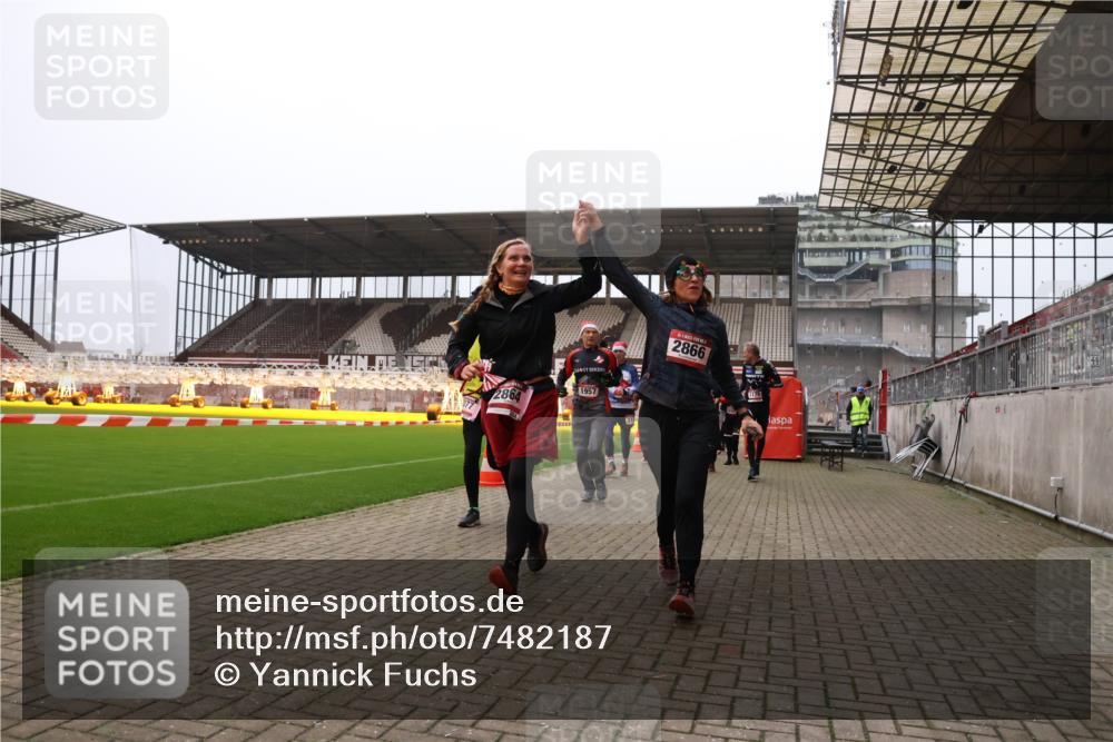 08.12.2024 - St. Pauli X-Mass-Run No. 14 Yannick Fuchs http://msf.ph/oto/7482187 08.12.2024 10:05:44 Ziel 126, 751, 932, 1178, 1605, 1643, 1650, 1957, 2056, 2077, 2080, 2146, 2306, 2308, 2344, 2435, 2603, 2864, 2866, 2908, 3114, 3118, 3302, 3339 meine-sportfotos.de