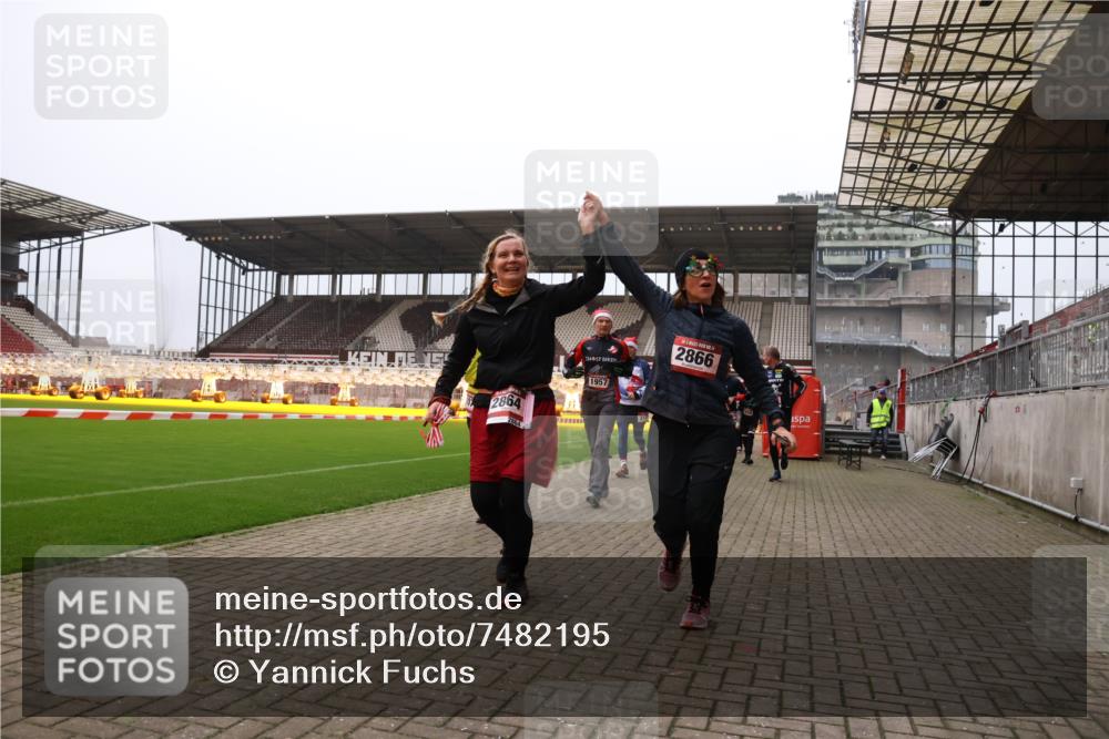 08.12.2024 - St. Pauli X-Mass-Run No. 14 Yannick Fuchs http://msf.ph/oto/7482195 08.12.2024 10:05:44 Ziel 126, 751, 932, 1178, 1605, 1643, 1650, 1957, 2056, 2077, 2080, 2146, 2306, 2308, 2344, 2435, 2603, 2864, 2866, 2908, 3114, 3118, 3302, 3339 meine-sportfotos.de