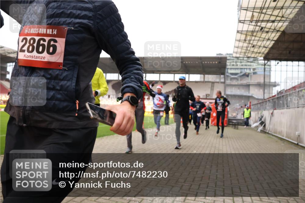 08.12.2024 - St. Pauli X-Mass-Run No. 14 Yannick Fuchs http://msf.ph/oto/7482230 08.12.2024 10:05:45 Ziel 126, 751, 932, 1178, 1605, 1643, 1650, 1957, 2056, 2077, 2080, 2146, 2306, 2308, 2344, 2435, 2603, 2864, 2866, 2908, 3114, 3115, 3118, 3302, 3339 meine-sportfotos.de
