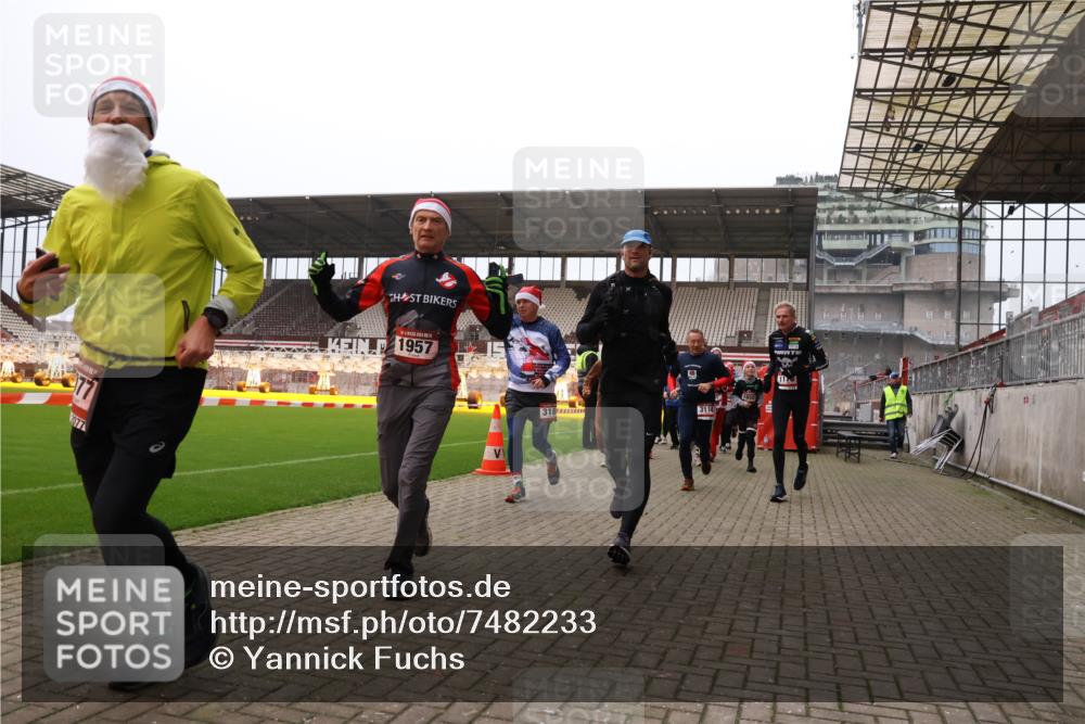 08.12.2024 - St. Pauli X-Mass-Run No. 14 Yannick Fuchs http://msf.ph/oto/7482233 08.12.2024 10:05:46 Ziel 126, 751, 932, 1178, 1605, 1643, 1650, 1957, 2056, 2077, 2080, 2146, 2306, 2308, 2344, 2435, 2603, 2864, 2866, 2908, 3114, 3115, 3118, 3302, 3339 meine-sportfotos.de