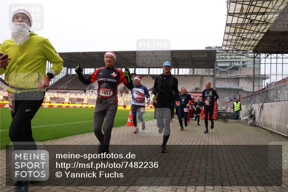 08.12.2024 - St. Pauli X-Mass-Run No. 14 Yannick Fuchs http://msf.ph/oto/7482236 08.12.2024 10:05:46 Ziel 126, 751, 932, 1178, 1605, 1643, 1650, 1957, 2056, 2077, 2080, 2146, 2306, 2308, 2344, 2435, 2603, 2864, 2866, 2908, 3114, 3115, 3118, 3302, 3339 meine-sportfotos.de