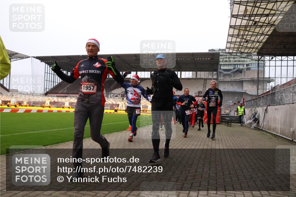 08.12.2024 - St. Pauli X-Mass-Run No. 14 Yannick Fuchs http://msf.ph/oto/7482239 08.12.2024 10:05:46 Ziel 126, 751, 932, 1178, 1605, 1643, 1650, 1957, 2056, 2077, 2080, 2146, 2306, 2308, 2344, 2435, 2603, 2864, 2866, 2908, 3114, 3115, 3118, 3302, 3339 meine-sportfotos.de