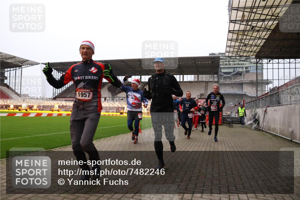 08.12.2024 - St. Pauli X-Mass-Run No. 14 Yannick Fuchs http://msf.ph/oto/7482246 08.12.2024 10:05:46 Ziel 126, 751, 932, 1178, 1605, 1643, 1650, 1957, 2056, 2077, 2080, 2146, 2306, 2308, 2344, 2435, 2603, 2864, 2866, 2908, 3114, 3115, 3118, 3302, 3339 meine-sportfotos.de