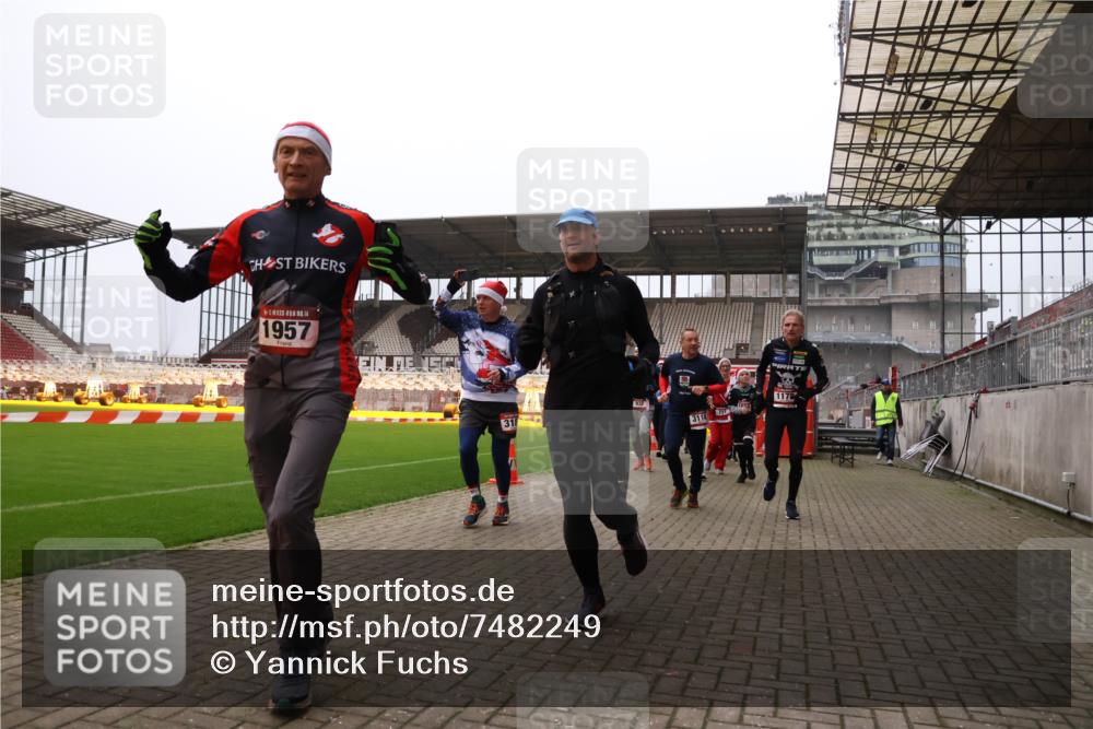 08.12.2024 - St. Pauli X-Mass-Run No. 14 Yannick Fuchs http://msf.ph/oto/7482249 08.12.2024 10:05:46 Ziel 126, 751, 932, 1178, 1605, 1643, 1650, 1957, 2056, 2077, 2080, 2146, 2306, 2308, 2344, 2435, 2603, 2864, 2866, 2908, 3114, 3115, 3118, 3302, 3339 meine-sportfotos.de
