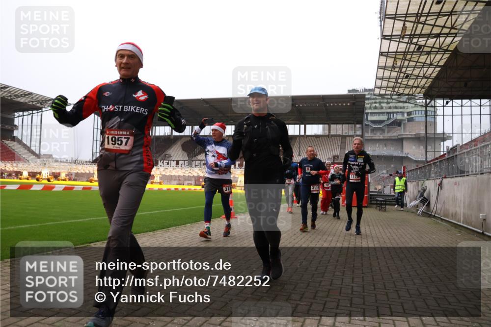 08.12.2024 - St. Pauli X-Mass-Run No. 14 Yannick Fuchs http://msf.ph/oto/7482252 08.12.2024 10:05:46 Ziel 126, 751, 932, 1178, 1605, 1643, 1650, 1957, 2056, 2077, 2080, 2146, 2306, 2308, 2344, 2435, 2603, 2864, 2866, 2908, 3114, 3115, 3118, 3302, 3339 meine-sportfotos.de