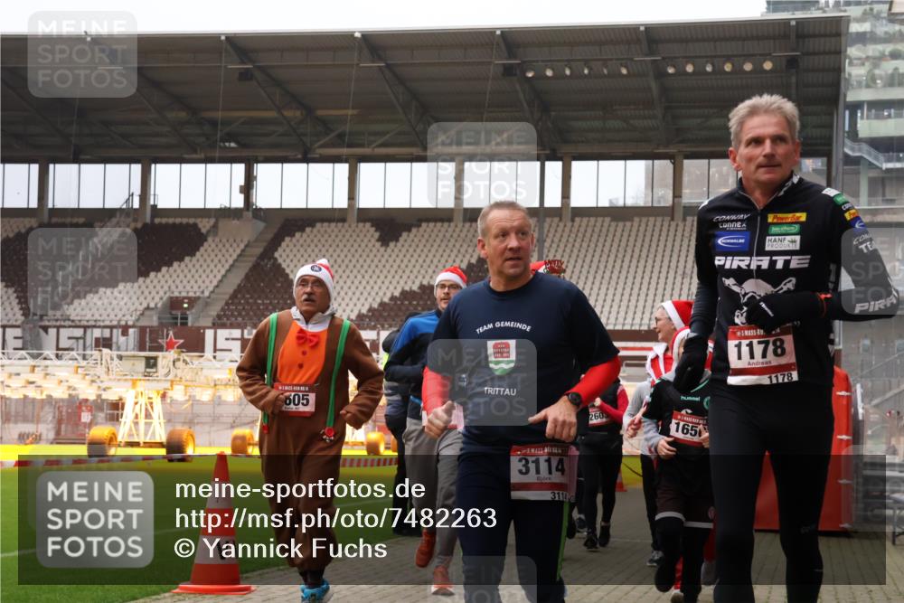 08.12.2024 - St. Pauli X-Mass-Run No. 14 Yannick Fuchs http://msf.ph/oto/7482263 08.12.2024 10:05:47 Ziel 126, 751, 932, 1178, 1605, 1643, 1650, 1957, 2056, 2077, 2080, 2146, 2306, 2308, 2344, 2435, 2603, 2864, 2866, 2908, 3114, 3115, 3118, 3184, 3302, 3339 meine-sportfotos.de