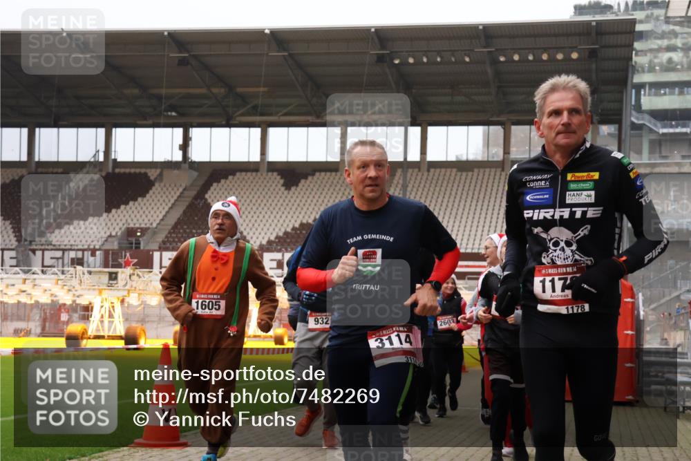 08.12.2024 - St. Pauli X-Mass-Run No. 14 Yannick Fuchs http://msf.ph/oto/7482269 08.12.2024 10:05:47 Ziel 126, 751, 932, 1178, 1605, 1643, 1650, 1957, 2056, 2077, 2080, 2146, 2306, 2308, 2344, 2435, 2603, 2864, 2866, 2908, 3114, 3115, 3118, 3184, 3302, 3339 meine-sportfotos.de