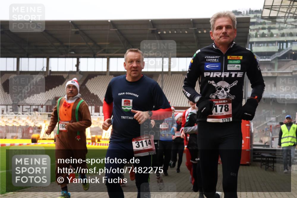 08.12.2024 - St. Pauli X-Mass-Run No. 14 Yannick Fuchs http://msf.ph/oto/7482275 08.12.2024 10:05:48 Ziel 751, 932, 1178, 1243, 1605, 1643, 1650, 1957, 2056, 2077, 2080, 2306, 2308, 2344, 2435, 2603, 2864, 2866, 2908, 3114, 3115, 3118, 3184, 3302, 3339 meine-sportfotos.de