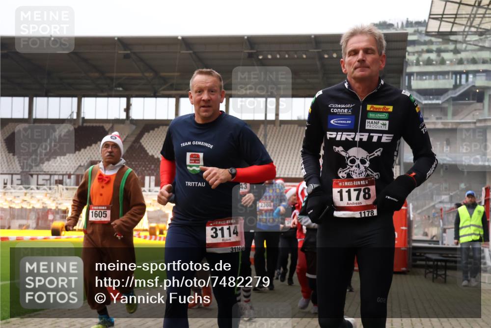 08.12.2024 - St. Pauli X-Mass-Run No. 14 Yannick Fuchs http://msf.ph/oto/7482279 08.12.2024 10:05:48 Ziel 751, 932, 1178, 1243, 1605, 1643, 1650, 1957, 2056, 2077, 2080, 2306, 2308, 2344, 2435, 2603, 2864, 2866, 2908, 3114, 3115, 3118, 3184, 3302, 3339 meine-sportfotos.de