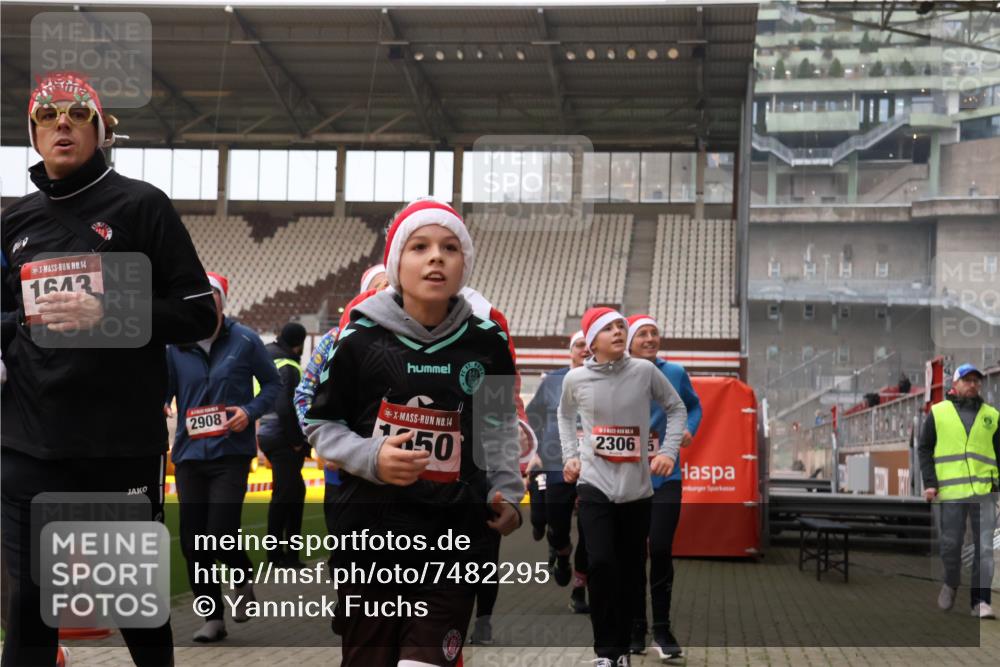 08.12.2024 - St. Pauli X-Mass-Run No. 14 Yannick Fuchs http://msf.ph/oto/7482295 08.12.2024 10:05:49 Ziel 751, 932, 1178, 1243, 1605, 1643, 1650, 1957, 2056, 2077, 2080, 2306, 2308, 2344, 2435, 2603, 2864, 2866, 2908, 3114, 3115, 3118, 3184, 3302 meine-sportfotos.de