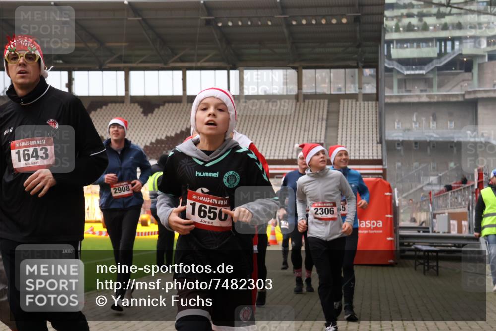 08.12.2024 - St. Pauli X-Mass-Run No. 14 Yannick Fuchs http://msf.ph/oto/7482303 08.12.2024 10:05:49 Ziel 751, 932, 1178, 1243, 1605, 1643, 1650, 1957, 2056, 2077, 2080, 2306, 2308, 2344, 2435, 2603, 2864, 2866, 2908, 3114, 3115, 3118, 3184, 3302 meine-sportfotos.de