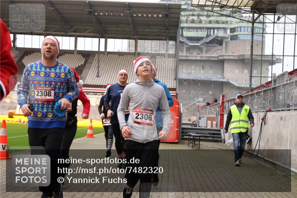 08.12.2024 - St. Pauli X-Mass-Run No. 14 Yannick Fuchs http://msf.ph/oto/7482320 08.12.2024 10:05:50 Ziel 751, 932, 1178, 1243, 1605, 1643, 1650, 1957, 2056, 2077, 2080, 2306, 2308, 2344, 2435, 2474, 2603, 2864, 2866, 2908, 3114, 3115, 3118, 3184, 3302 meine-sportfotos.de