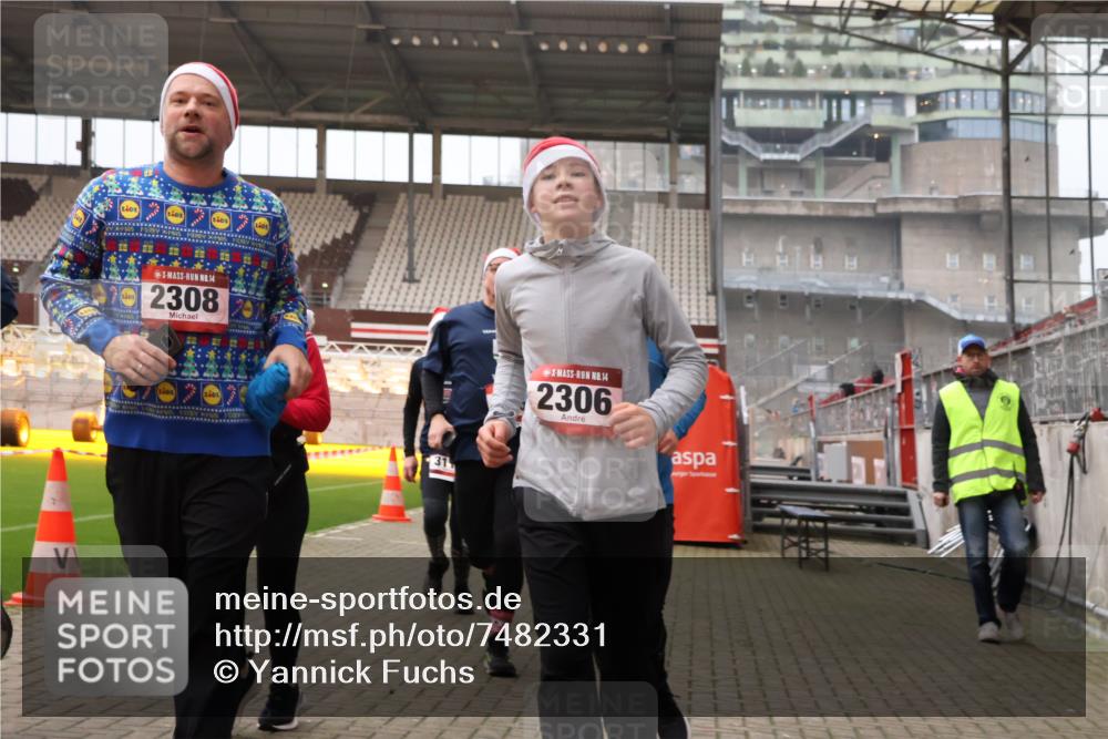 08.12.2024 - St. Pauli X-Mass-Run No. 14 Yannick Fuchs http://msf.ph/oto/7482331 08.12.2024 10:05:51 Ziel 751, 932, 1178, 1243, 1605, 1643, 1650, 1957, 2056, 2077, 2080, 2306, 2308, 2344, 2435, 2474, 2603, 2864, 2866, 2908, 3114, 3115, 3118, 3184, 3302 meine-sportfotos.de