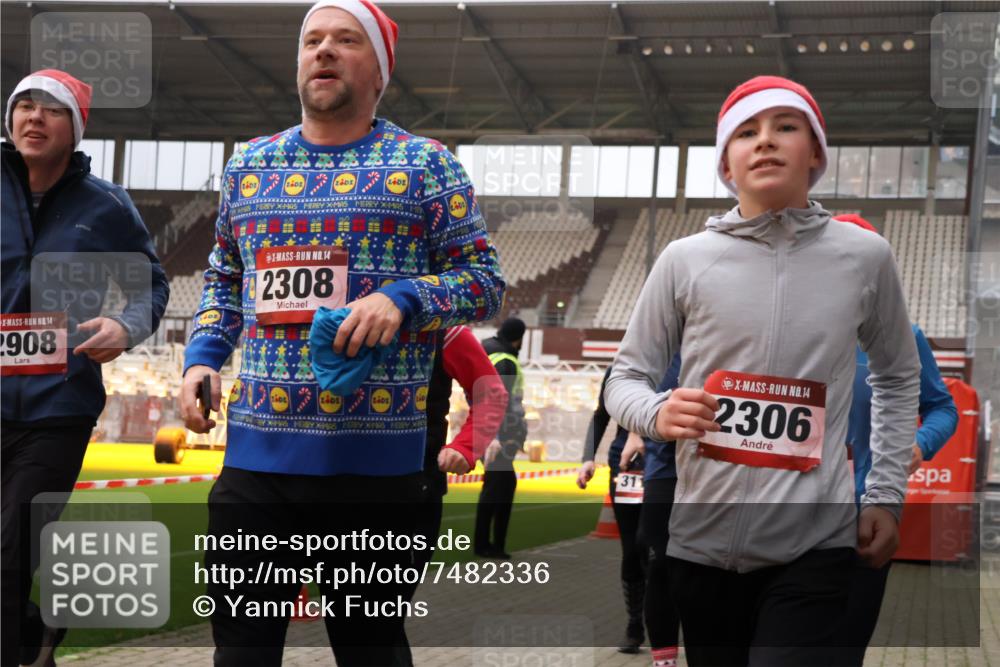 08.12.2024 - St. Pauli X-Mass-Run No. 14 Yannick Fuchs http://msf.ph/oto/7482336 08.12.2024 10:05:51 Ziel 751, 932, 1178, 1243, 1605, 1643, 1650, 1957, 2056, 2077, 2080, 2306, 2308, 2344, 2435, 2474, 2603, 2864, 2866, 2908, 3114, 3115, 3118, 3184, 3302 meine-sportfotos.de