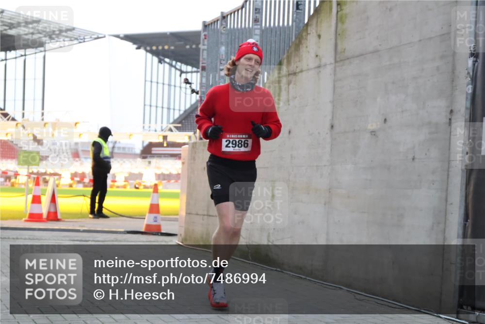 08.12.2024 - St. Pauli X-Mass-Run No. 14 H.Heesch http://msf.ph/oto/7486994 08.12.2024 09:48:18 Ziel 2986, 2986 meine-sportfotos.de