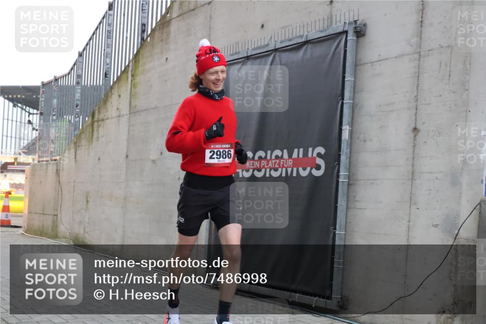 08.12.2024 - St. Pauli X-Mass-Run No. 14 H.Heesch http://msf.ph/oto/7486998 08.12.2024 09:48:19 Ziel 2986, 2986 meine-sportfotos.de