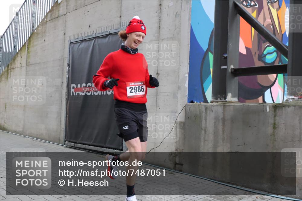08.12.2024 - St. Pauli X-Mass-Run No. 14 H.Heesch http://msf.ph/oto/7487051 08.12.2024 09:48:19 Ziel 2986, 2986 meine-sportfotos.de