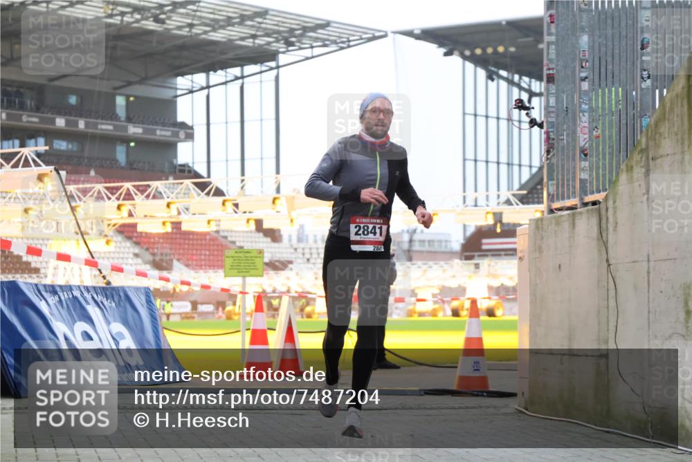 08.12.2024 - St. Pauli X-Mass-Run No. 14 H.Heesch http://msf.ph/oto/7487204 08.12.2024 09:50:27 Ziel 2841 meine-sportfotos.de