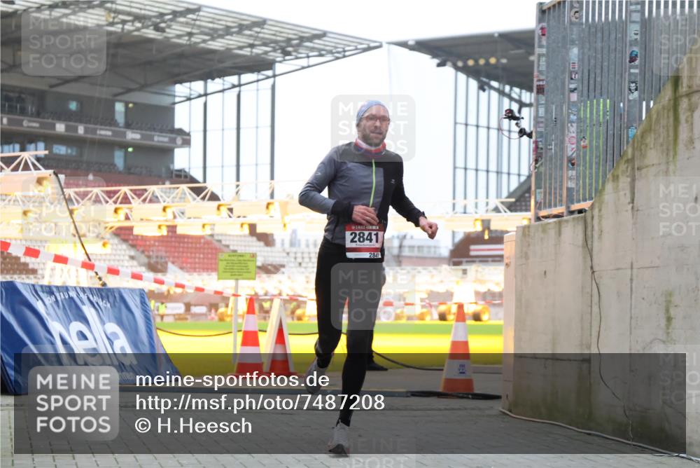 08.12.2024 - St. Pauli X-Mass-Run No. 14 H.Heesch http://msf.ph/oto/7487208 08.12.2024 09:50:27 Ziel 2841 meine-sportfotos.de