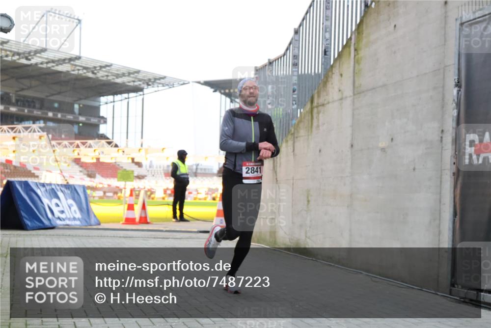 08.12.2024 - St. Pauli X-Mass-Run No. 14 H.Heesch http://msf.ph/oto/7487223 08.12.2024 09:50:28 Ziel 2841, 2841 meine-sportfotos.de