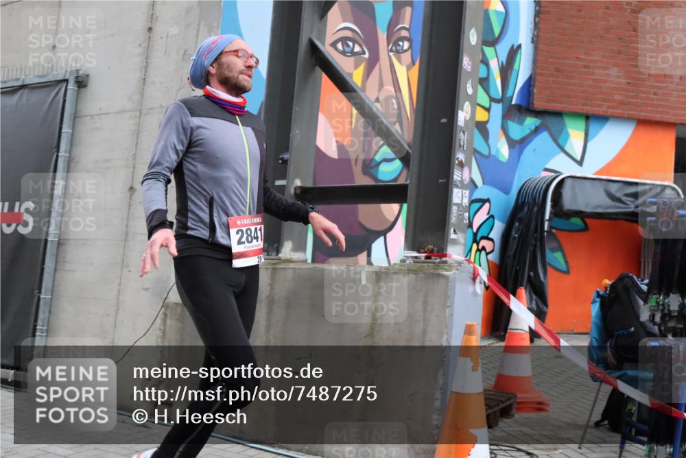 08.12.2024 - St. Pauli X-Mass-Run No. 14 H.Heesch http://msf.ph/oto/7487275 08.12.2024 09:50:29 Ziel 2841, 2841 meine-sportfotos.de