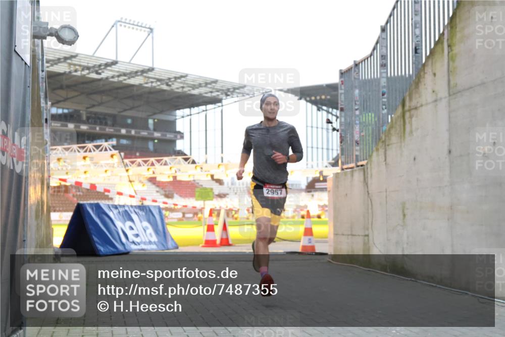 08.12.2024 - St. Pauli X-Mass-Run No. 14 H.Heesch http://msf.ph/oto/7487355 08.12.2024 09:50:53 Ziel 2957, 3164, 2957 meine-sportfotos.de