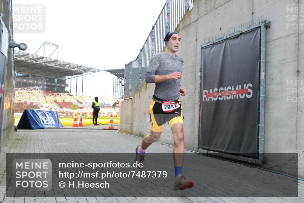 08.12.2024 - St. Pauli X-Mass-Run No. 14 H.Heesch http://msf.ph/oto/7487379 08.12.2024 09:50:54 Ziel 2957, 3164, 2957 meine-sportfotos.de