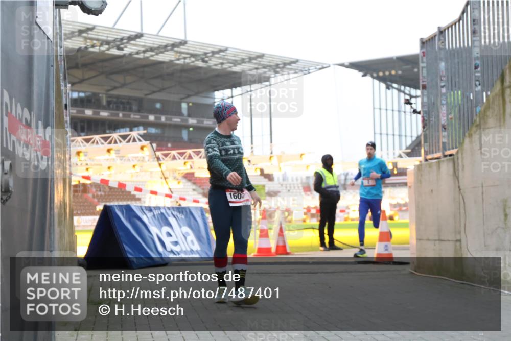 08.12.2024 - St. Pauli X-Mass-Run No. 14 H.Heesch http://msf.ph/oto/7487401 08.12.2024 09:51:23 Ziel 2, 1607 meine-sportfotos.de