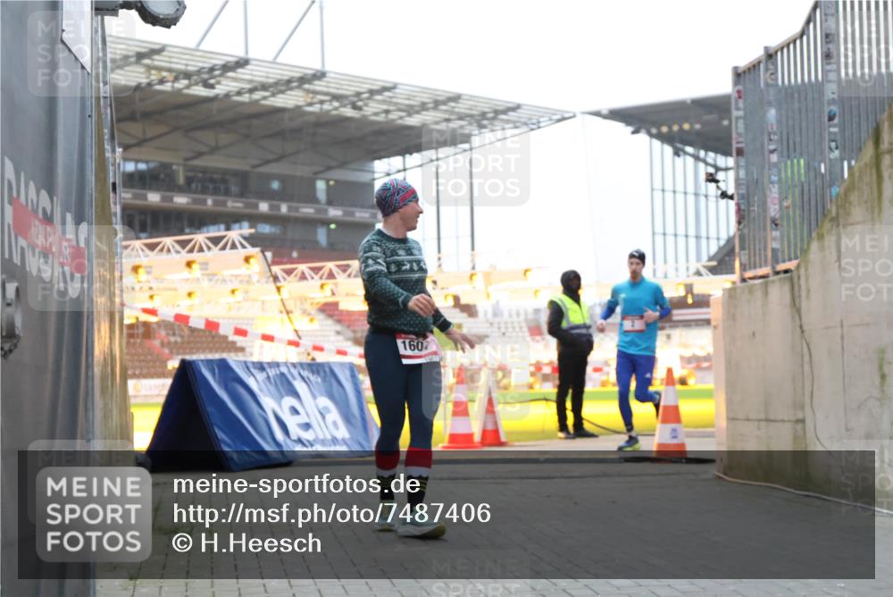 08.12.2024 - St. Pauli X-Mass-Run No. 14 H.Heesch http://msf.ph/oto/7487406 08.12.2024 09:51:23 Ziel 2, 1607 meine-sportfotos.de