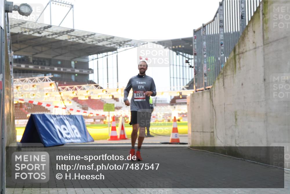 08.12.2024 - St. Pauli X-Mass-Run No. 14 H.Heesch http://msf.ph/oto/7487547 08.12.2024 09:51:59 Ziel 3285 meine-sportfotos.de