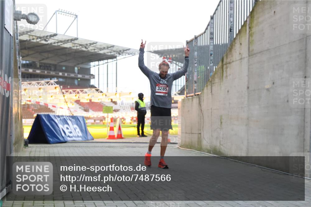 08.12.2024 - St. Pauli X-Mass-Run No. 14 H.Heesch http://msf.ph/oto/7487566 08.12.2024 09:51:59 Ziel 3285 meine-sportfotos.de